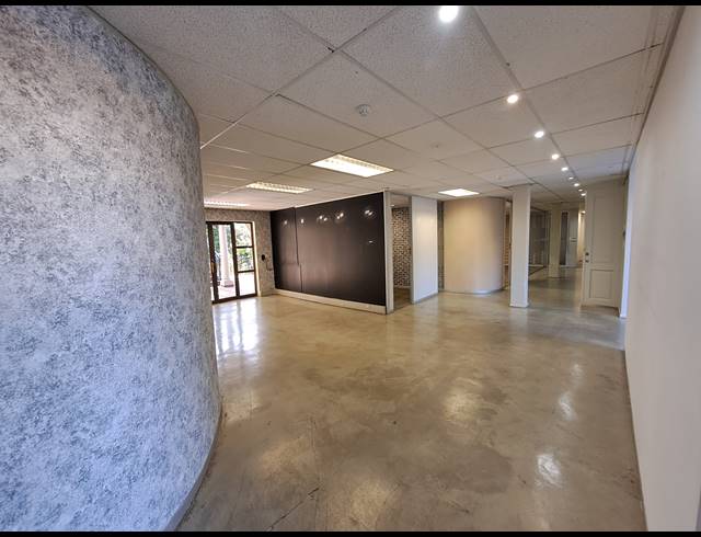 2,191M² OFFICE FOR SALE IN HYDE PARK